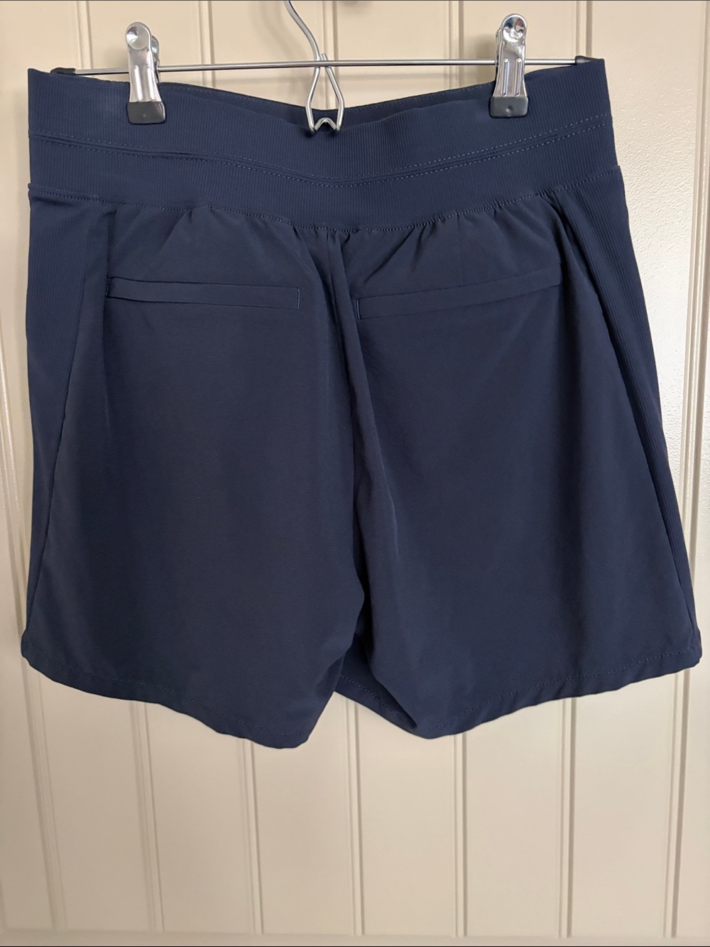 Athleta Women’s Brooklyn Short - Picture 2 of 3